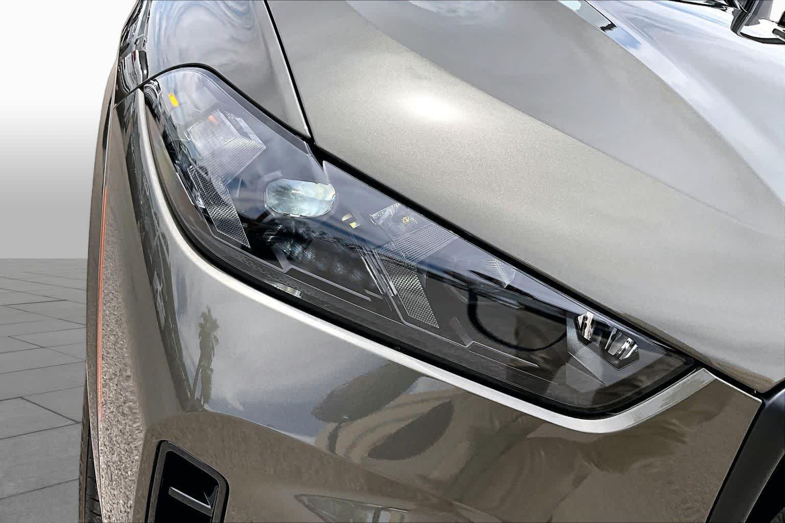 New 2026 Manhattan Green Metallic BMW xDrive40i image 13