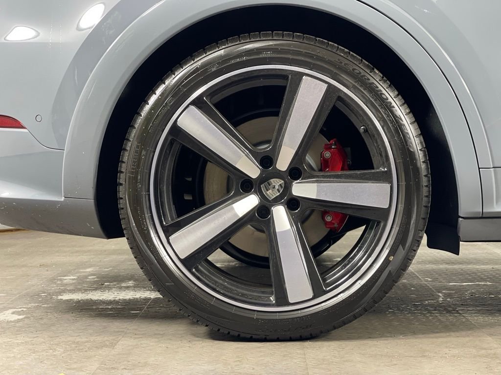 2025 Porsche Cayenne Coup Turbo E-Hybrid - Photo 12