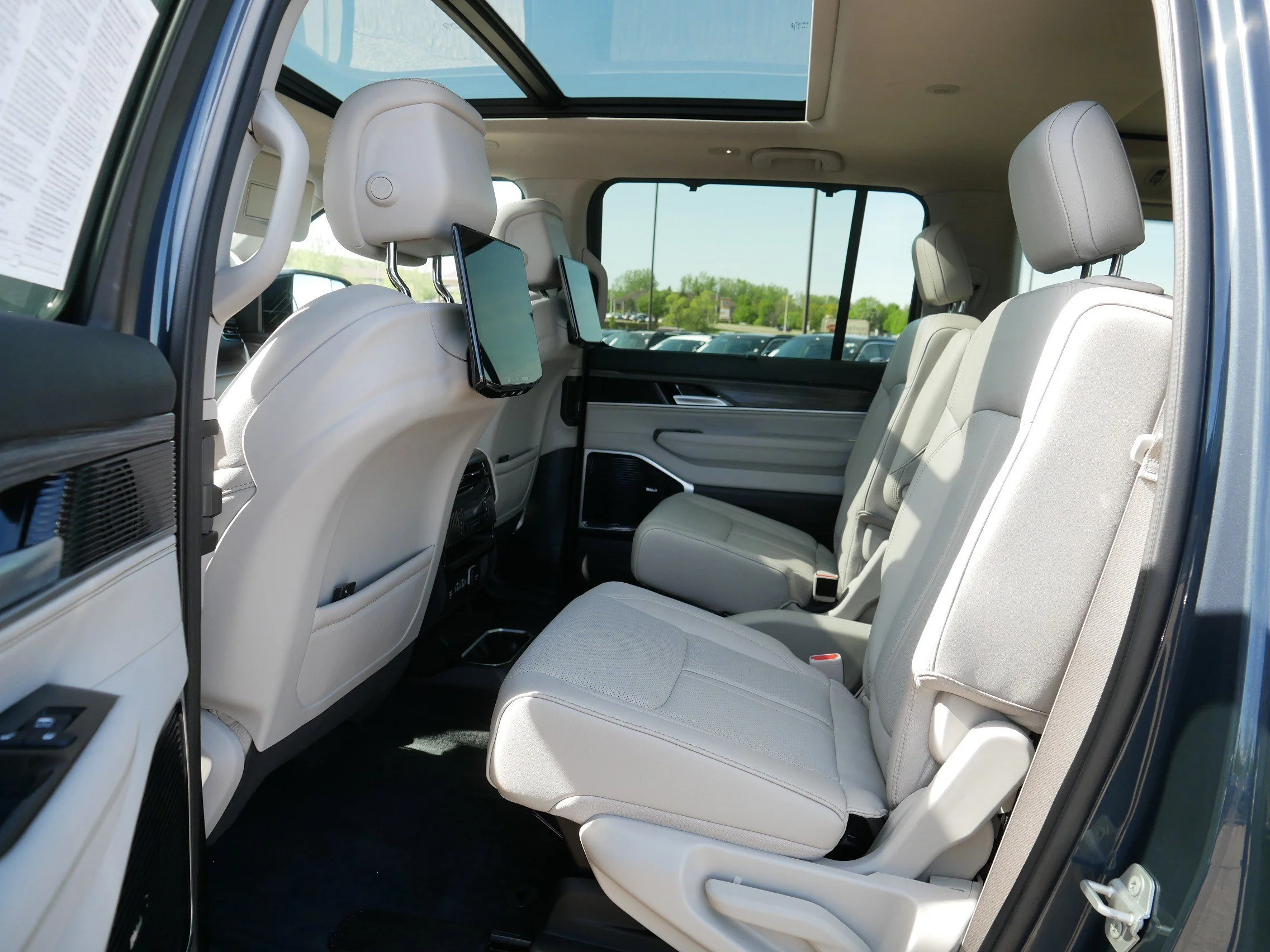 Certified Used 2024 River Rock Jeep Series III image 35