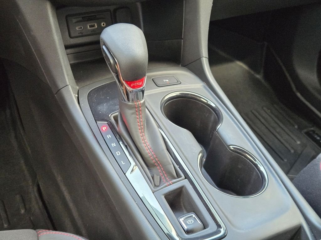 Used 2022 White Chevrolet RS image 29