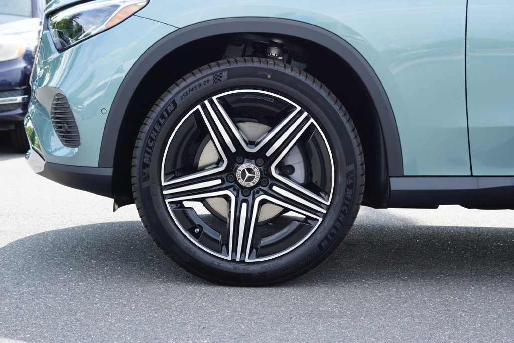 New 2027 Verde Silver Metallic Mercedes-Benz GLC 300 image 45