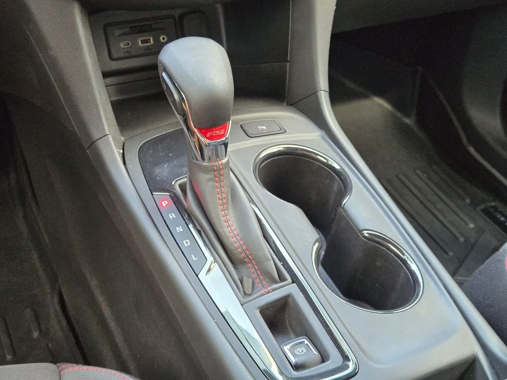Used 2022 White Chevrolet RS image 29