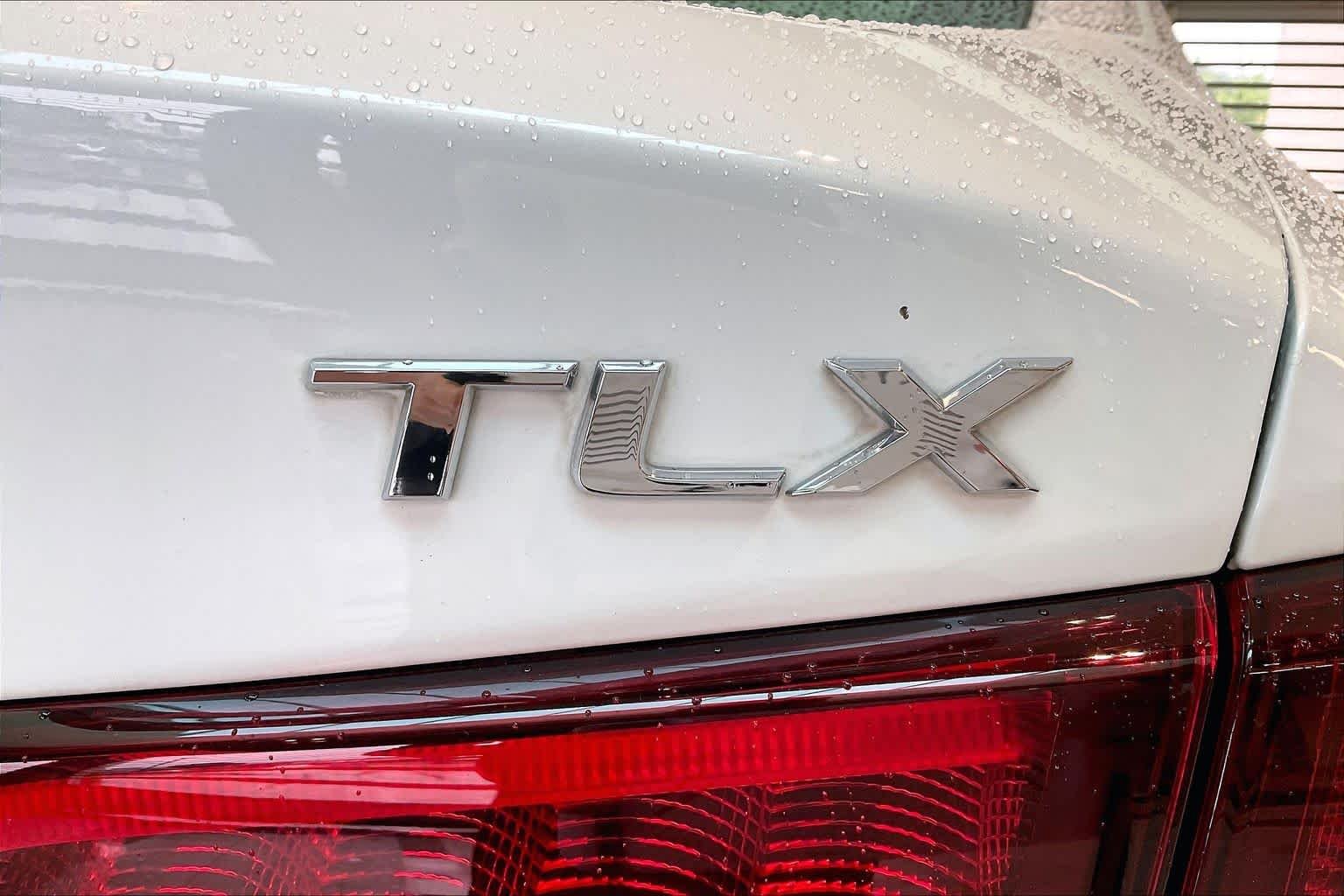 Used 2015 Bellanova White Pearl Acura V6 Tech image 10