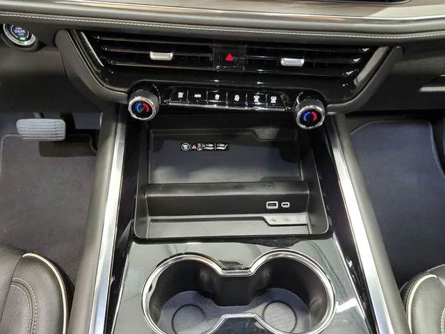 Used 2025 Black Chevrolet Premier image 30