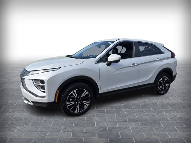 Used 2025 White Mitsubishi SE image 3