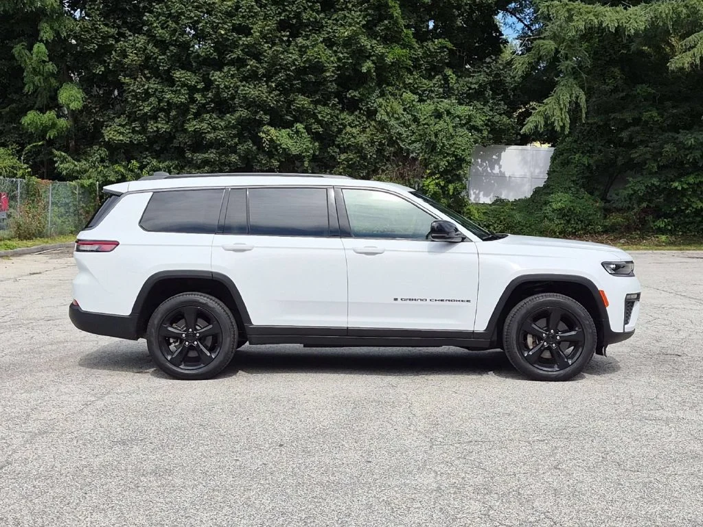 Used 2026 White Jeep Limited image 2