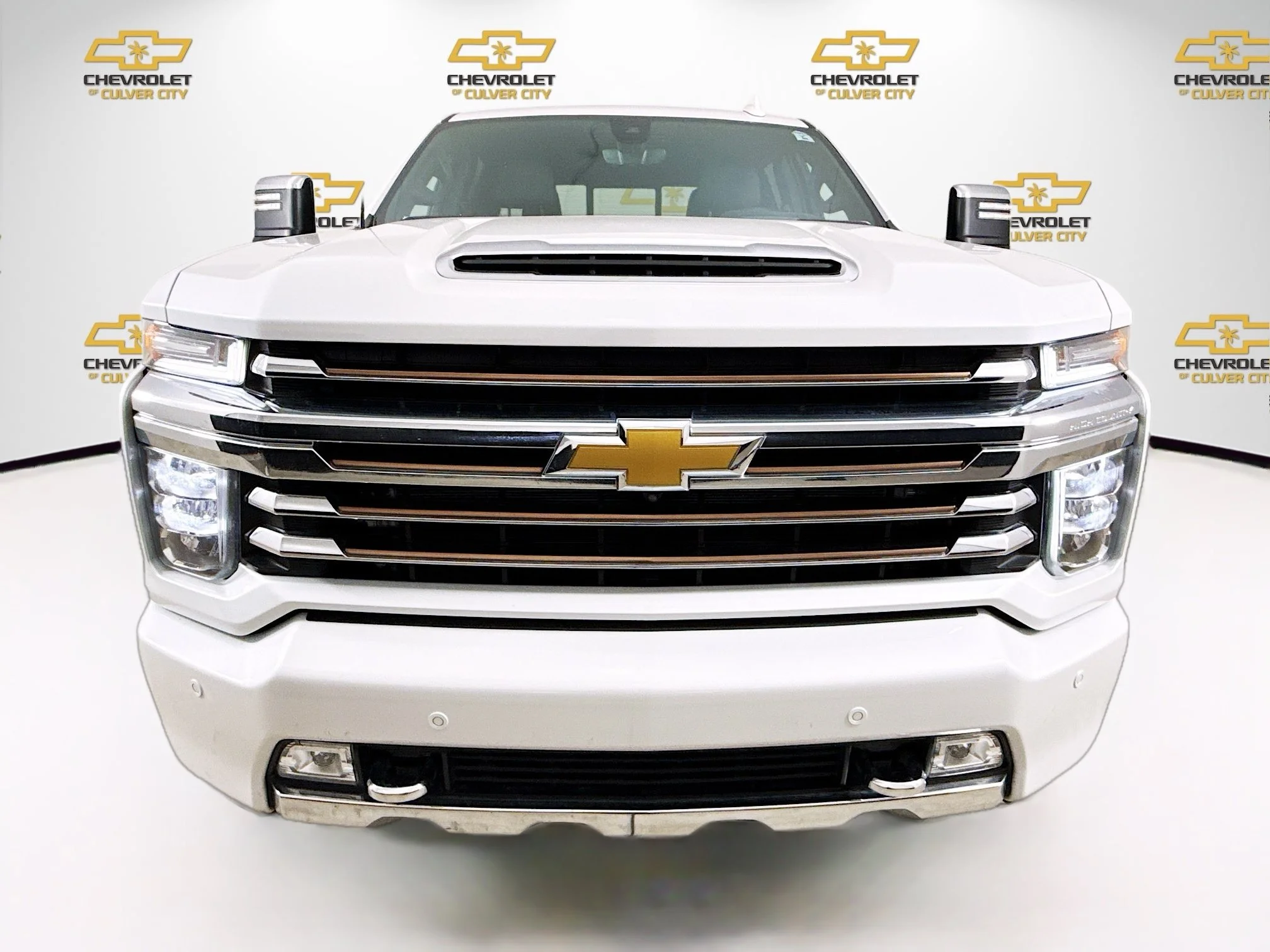 Used 2023 Iridescent Pearl Tricoat Chevrolet High Country image 2