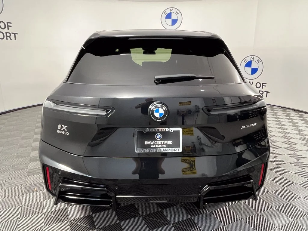 Certified Used 2026 Black Sapphire Metallic BMW xDrive60 image 12