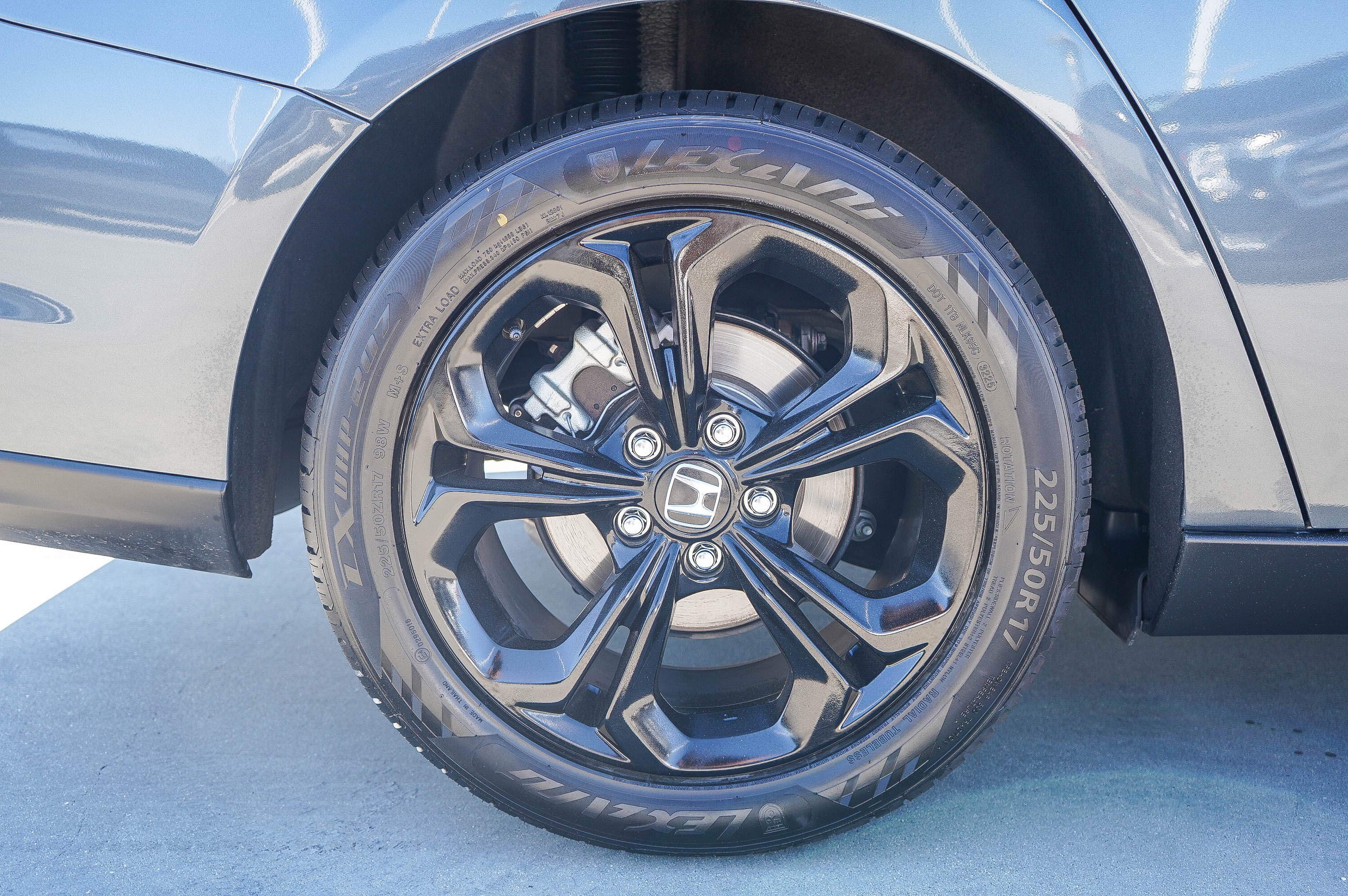 Used 2025 Meteorite Gray Metallic Honda SE image 8