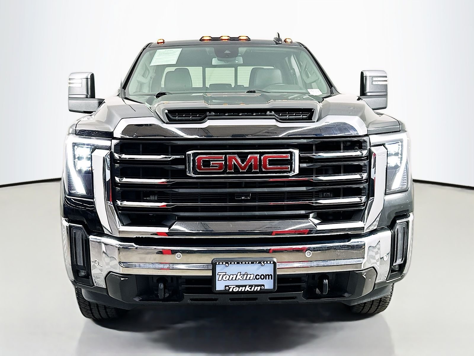 Used 2025 Onyx Black GMC SLT image 2