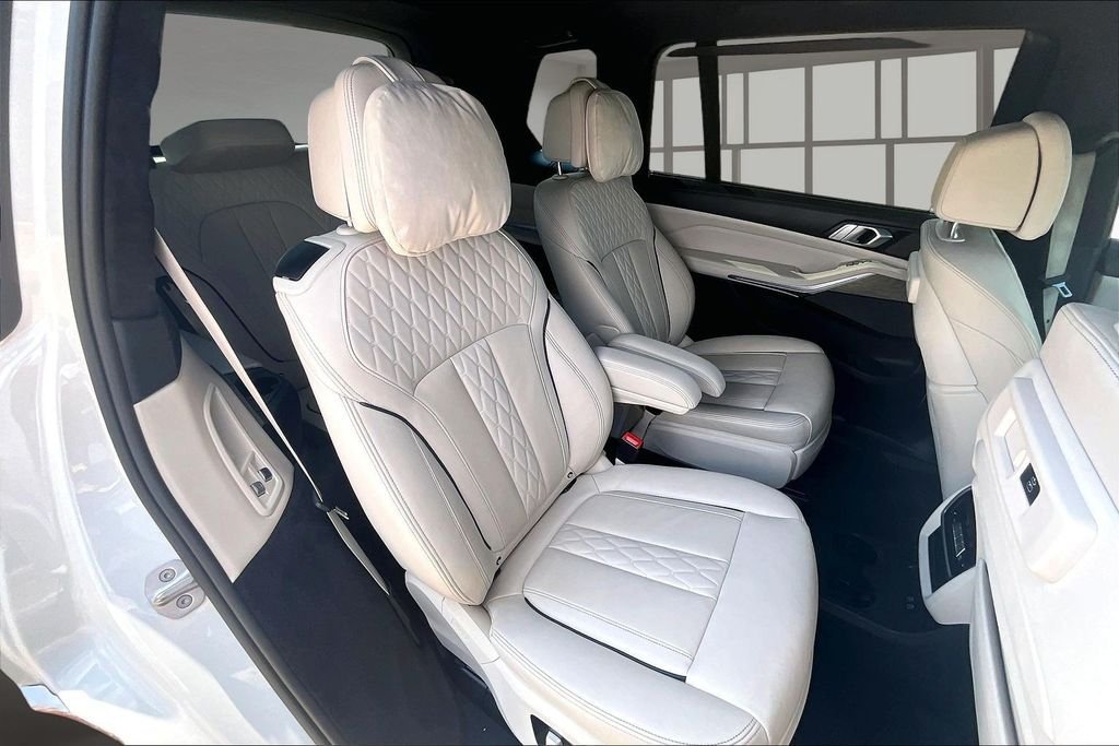 Used 2020 White BMW M50i image 27