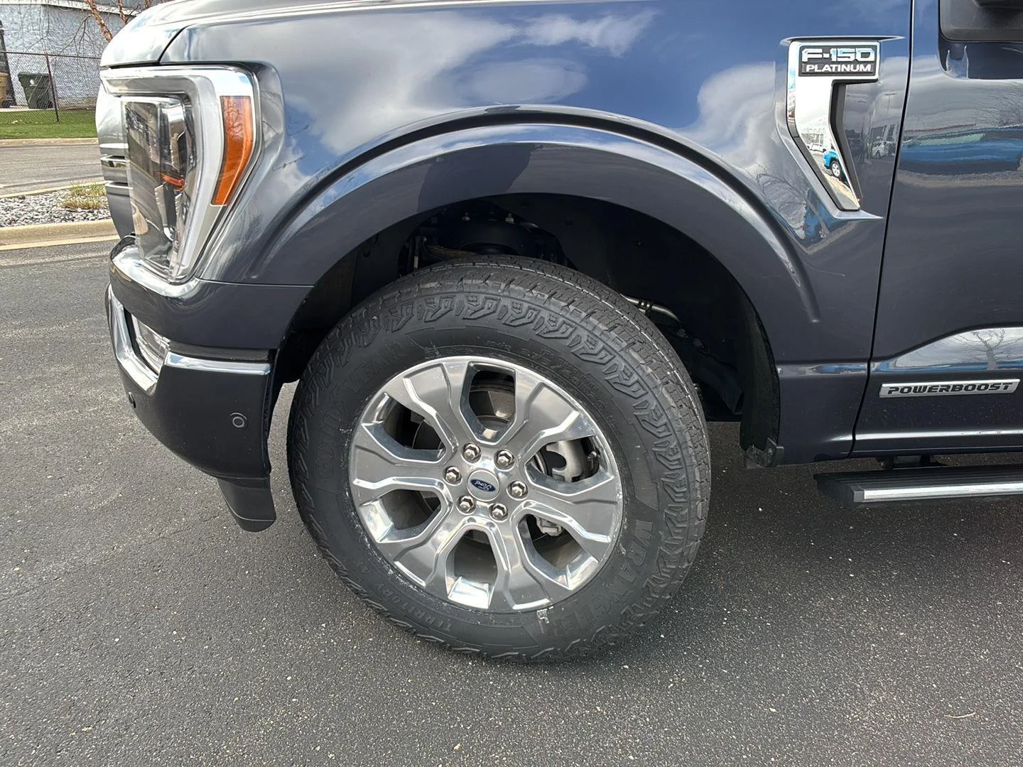 Used 2022 Smoked Quartz Metallic Tinted Clearcoat Ford Platinum image 5