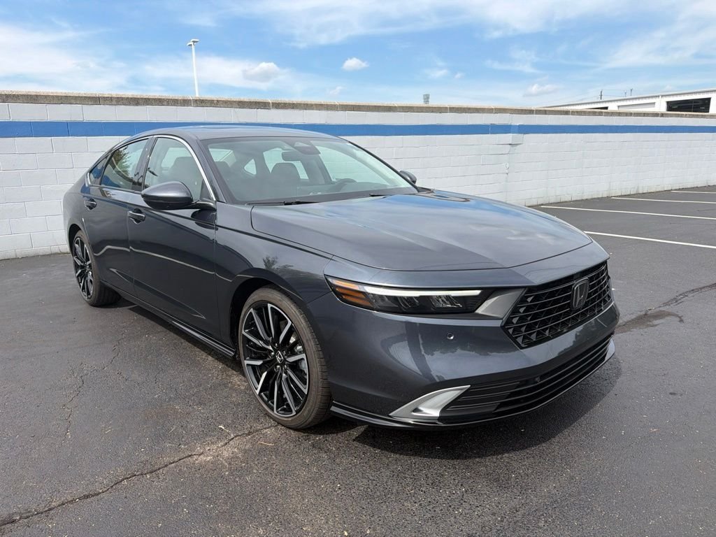 Certified Used 2025 Meteorite Gray Metallic Honda Touring image 7