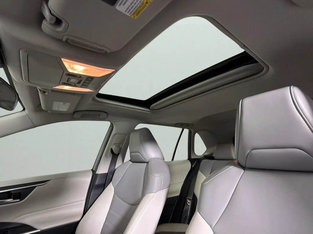 2020 Toyota RAV4 XLE Premium - Photo 26