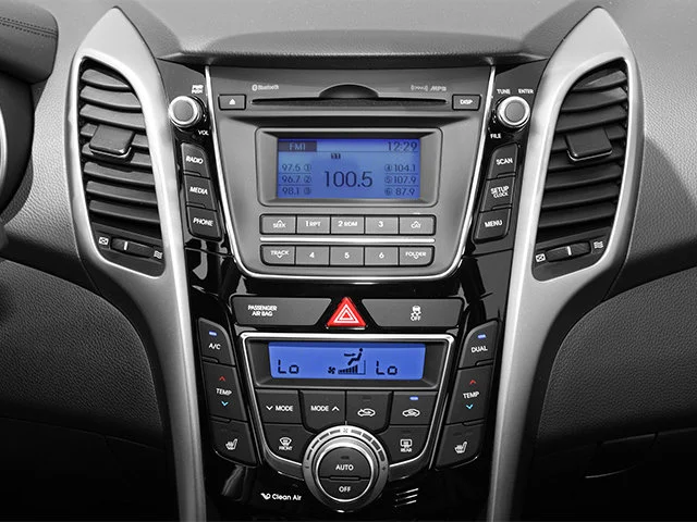Used 2014 Geranium Red Hyundai  image 12