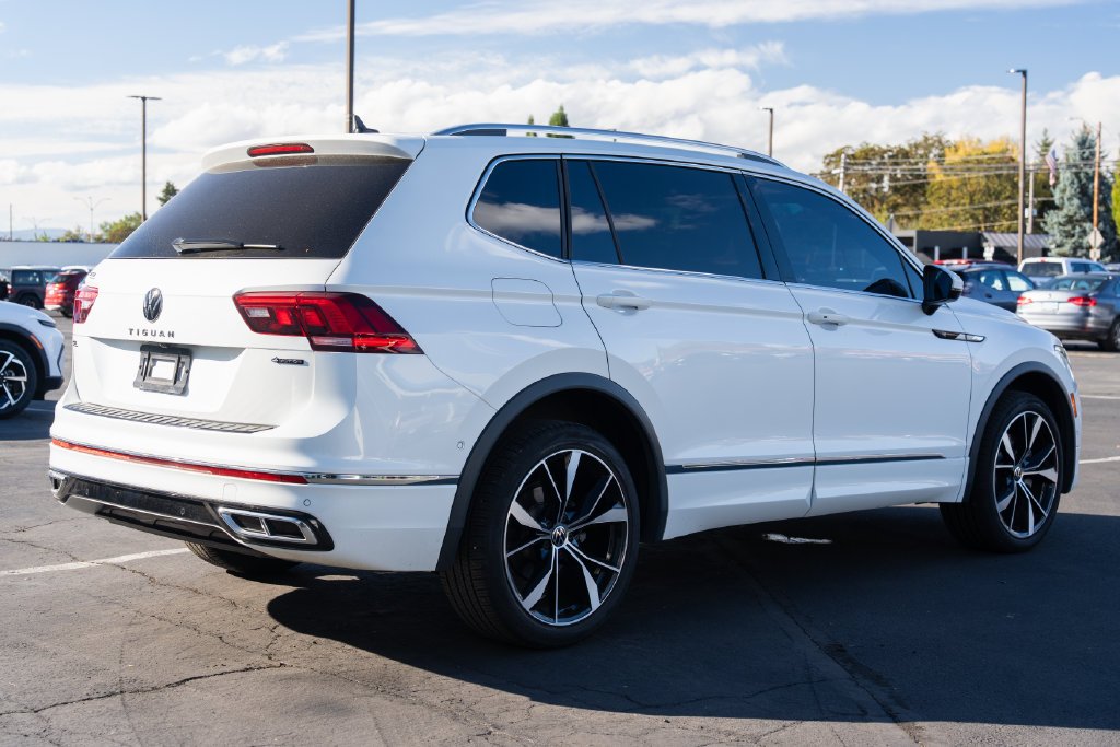 Used 2022 Oryx White Pearl Volkswagen 2.0T SEL R-Line image 6
