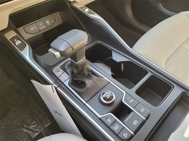 2025 Kia Sorento S - Photo 18