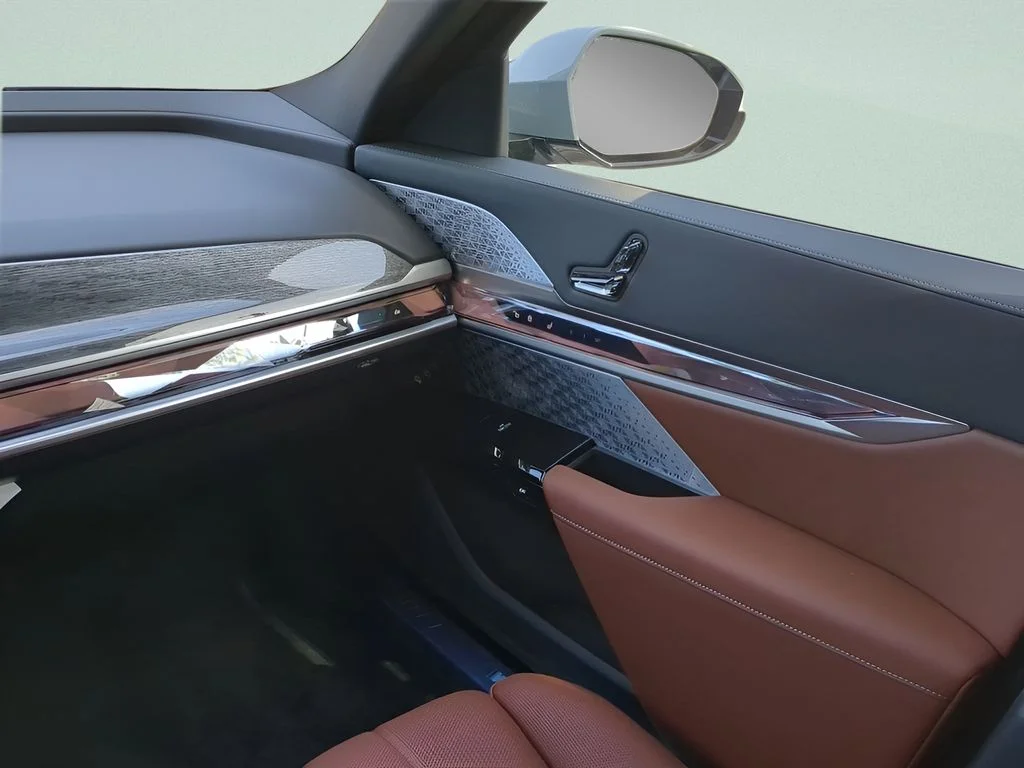 2025 BMW 7 Series 760i - Photo 16