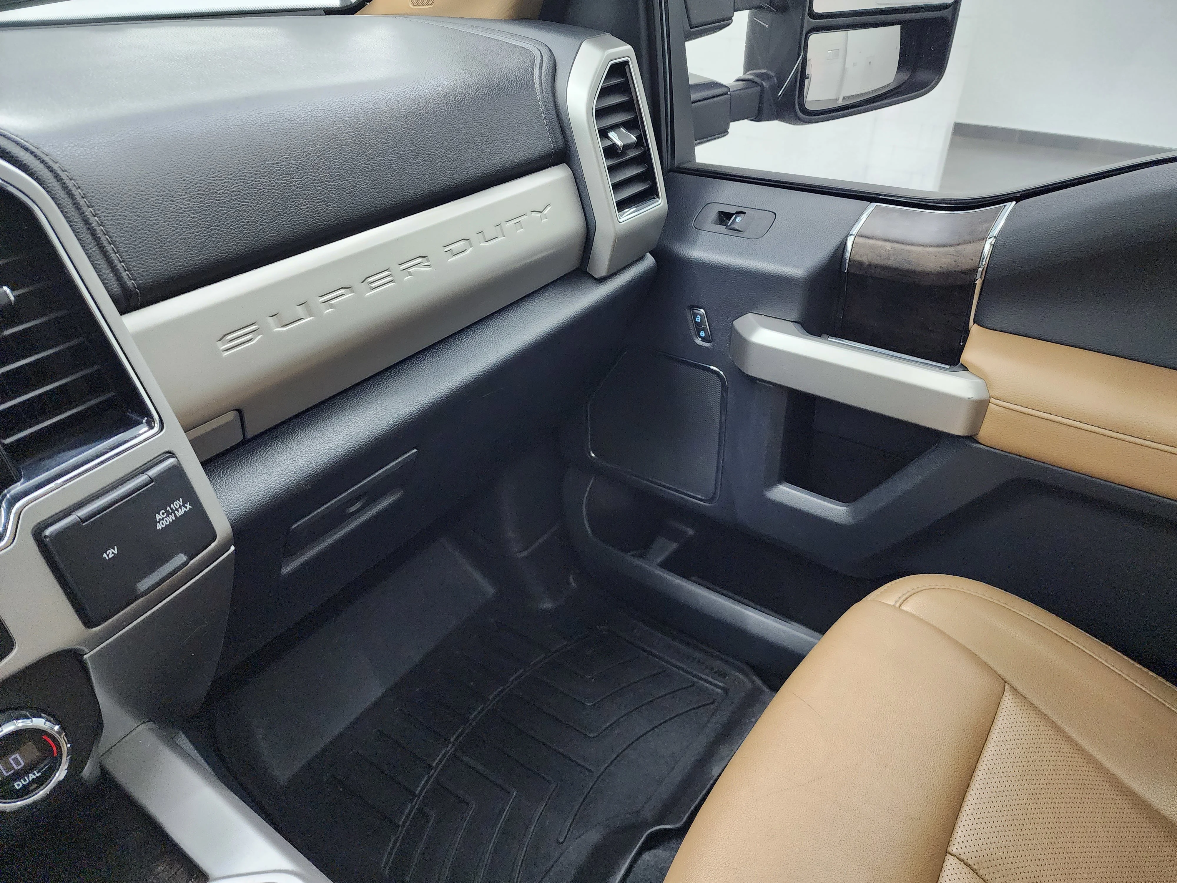 Used 2022 Agate Black Metallic Ford Lariat image 12