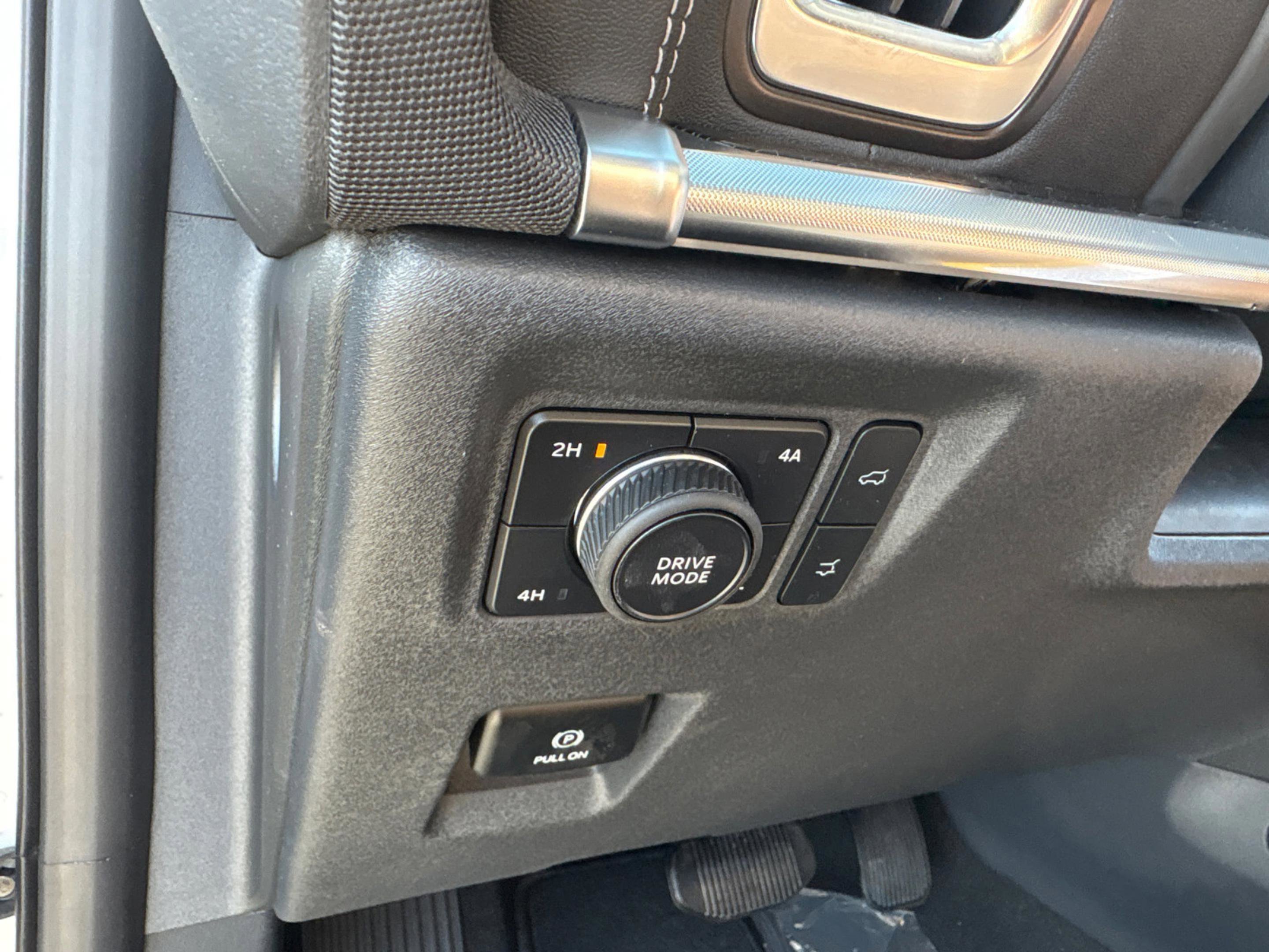 New 2026 Star White Metallic Tri-Coat Ford MAX Platinum® image 21