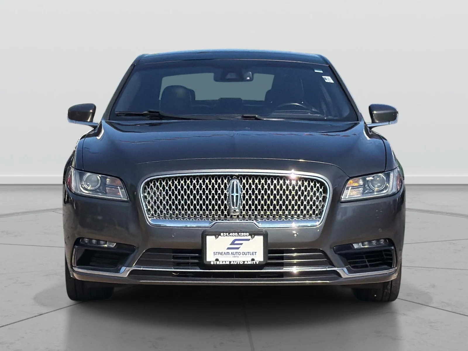 Used 2018 Gray Lincoln Reserve image 2