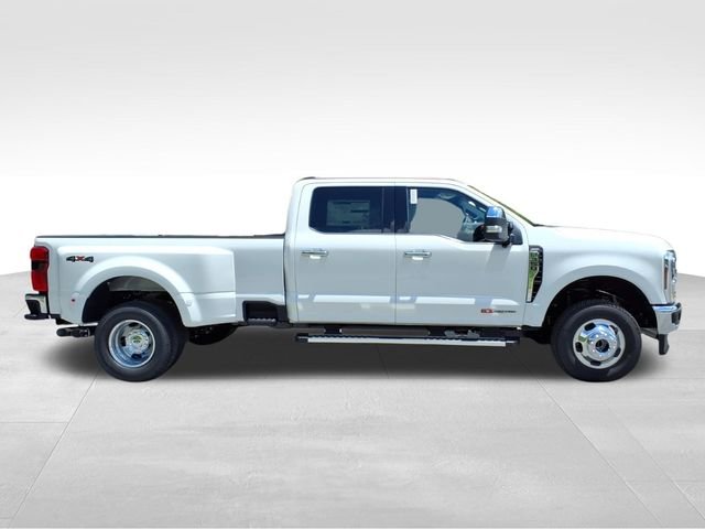 New 2026 Star White Metallic Tri-Coat Ford F-350® Lariat® image 14