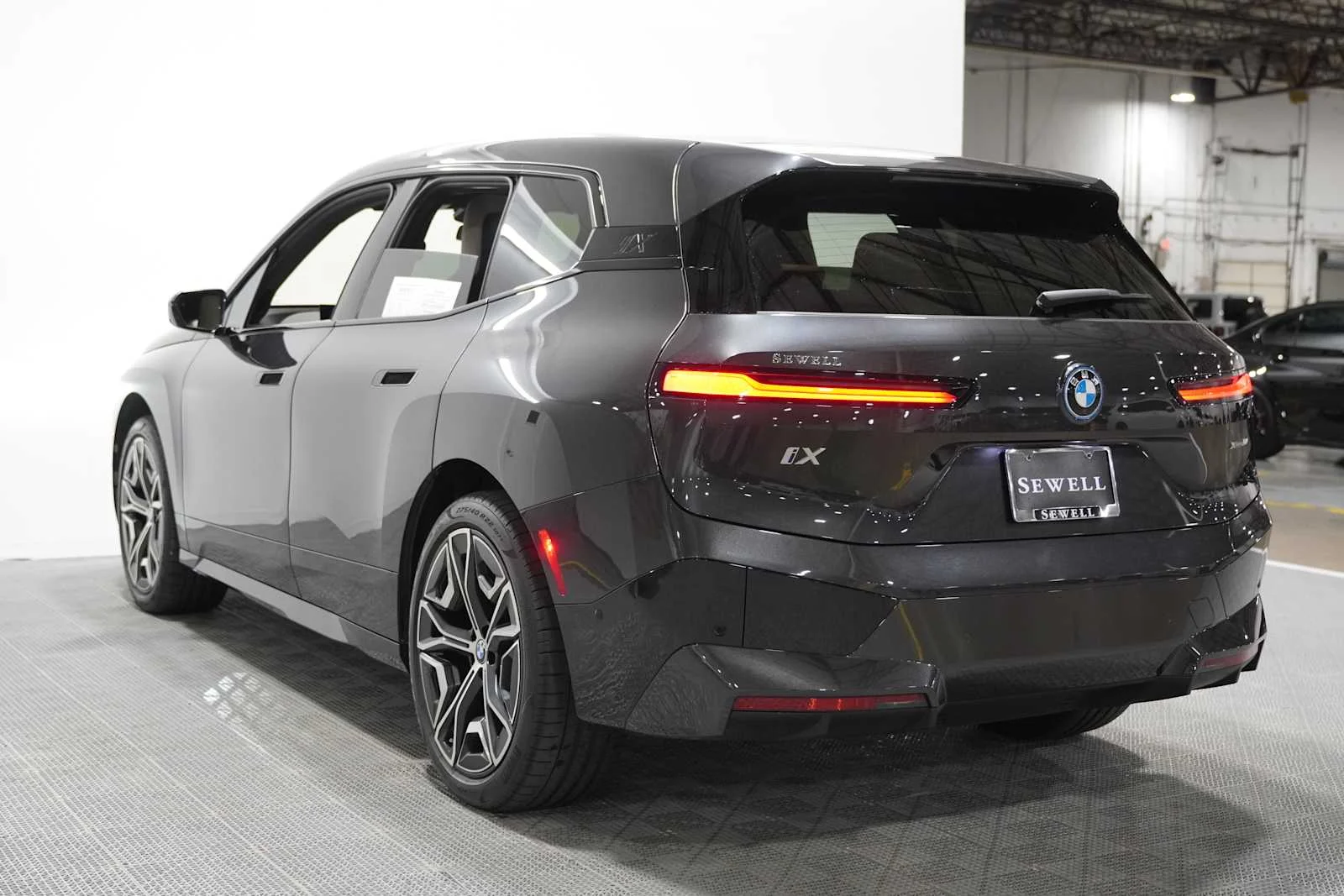 Certified Used 2024 Dark Graphite Metallic BMW xDrive50 image 6