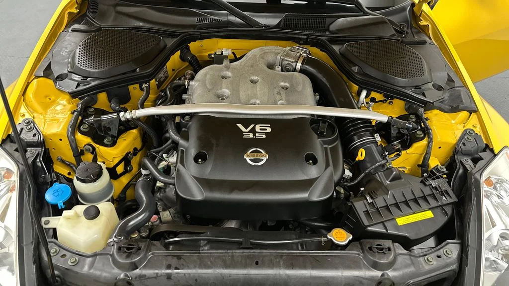 Used 2005 Yellow Nissan Touring image 11