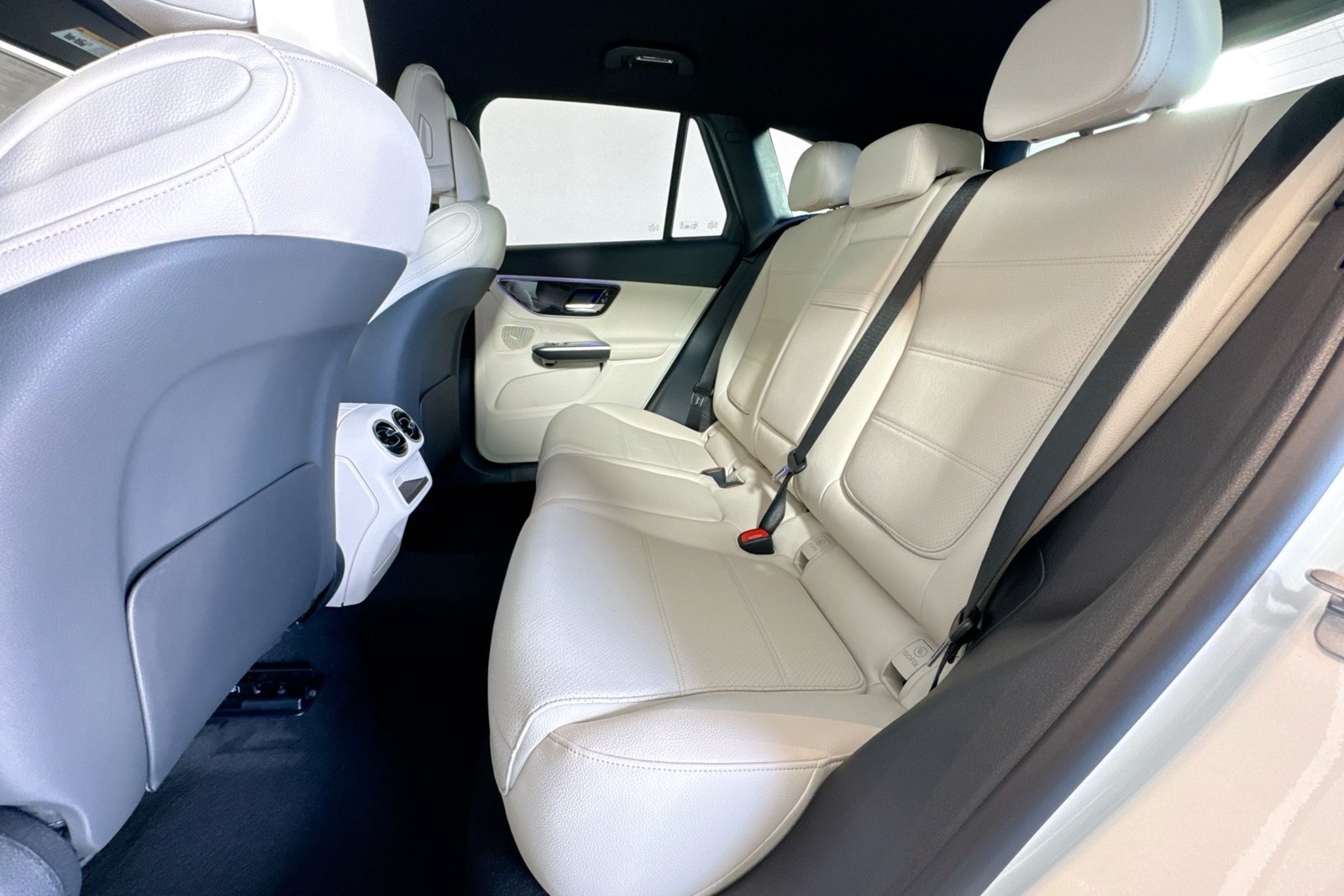 New 2026 Polar White Mercedes-Benz GLC 300 image 21