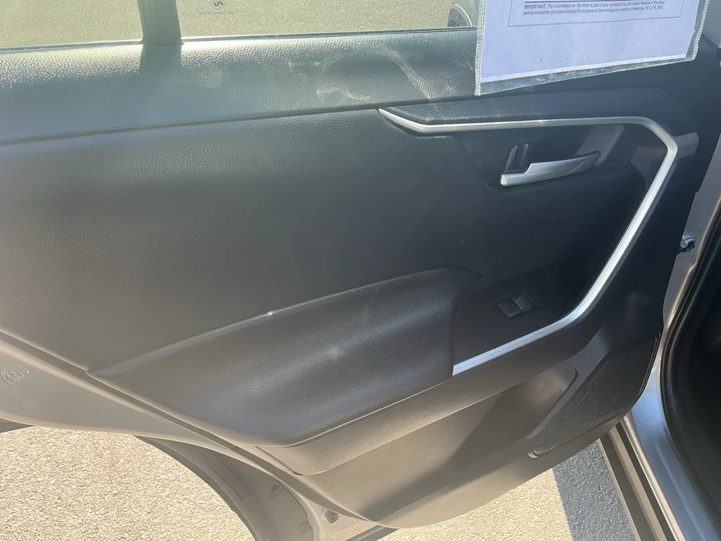 Used 2025 SILVER SKY METALLIC Toyota XLE image 18