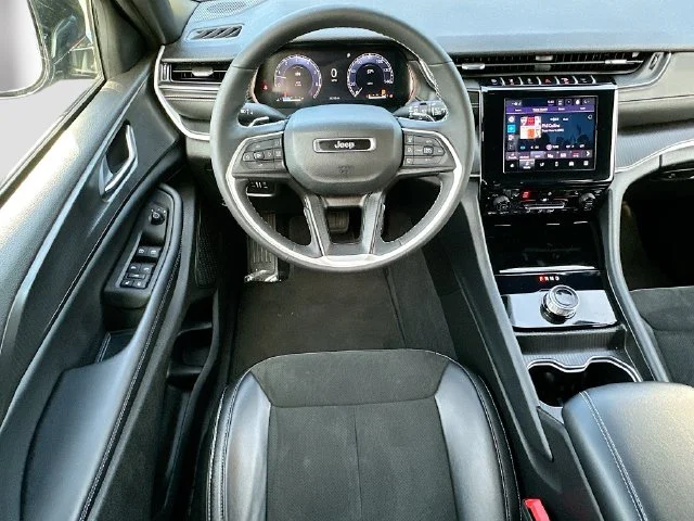 Used 2025 Black Jeep Altitude X image 23
