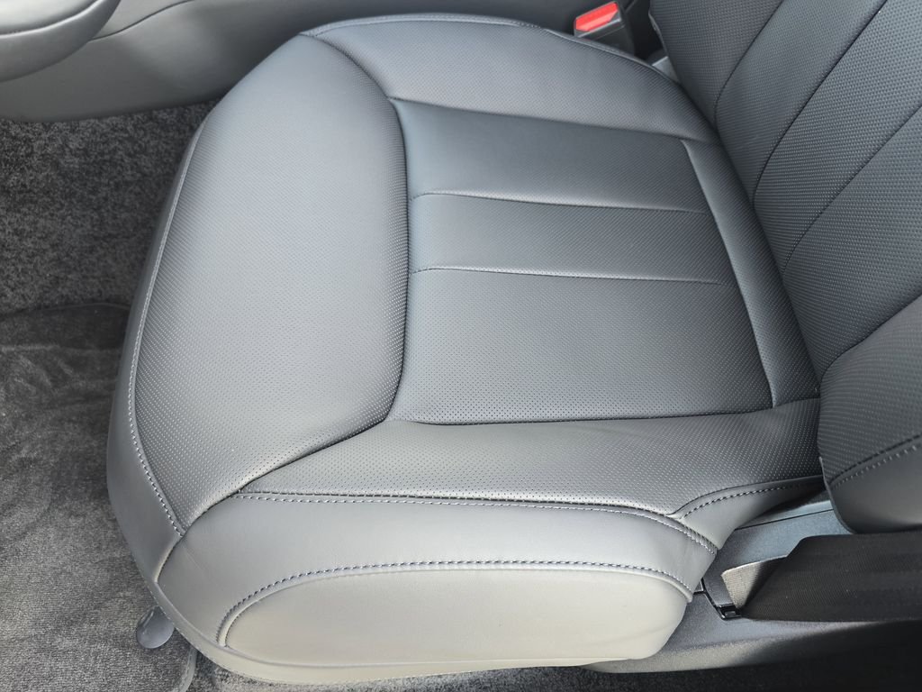 New 2026 Carpathian Grey Land Rover SE image 30