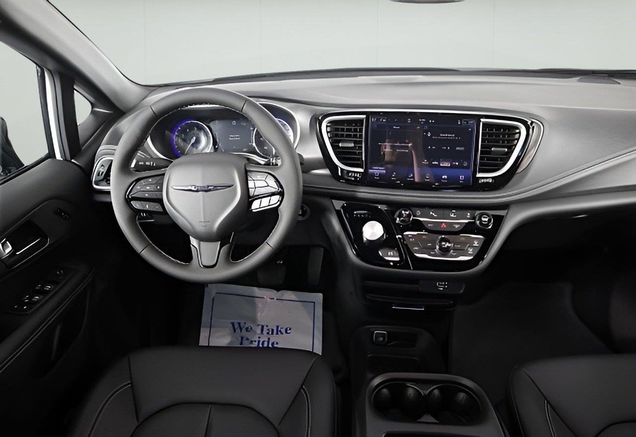 2026 Chrysler Pacifica Select - Photo 8