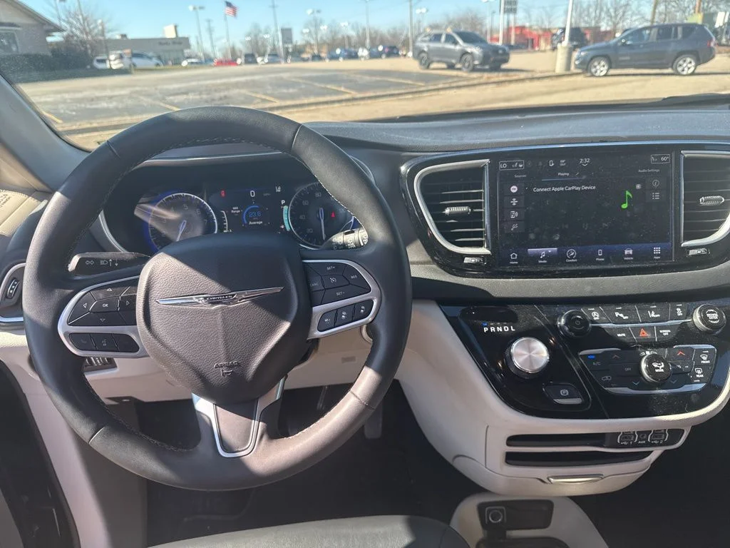 Used 2024 Diamond Black Chrysler Touring L image 19