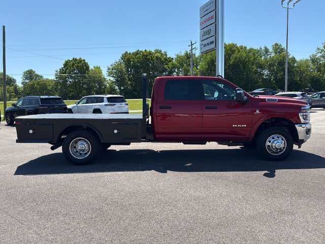 New 2026 Molten Red Pearl-Coat Exterior Paint RAM Tradesman image 8