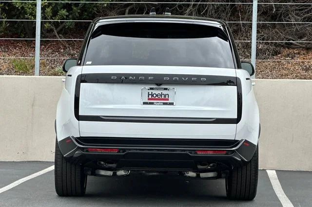 New 2026 Ostuni Pearl White Land Rover SE image 4