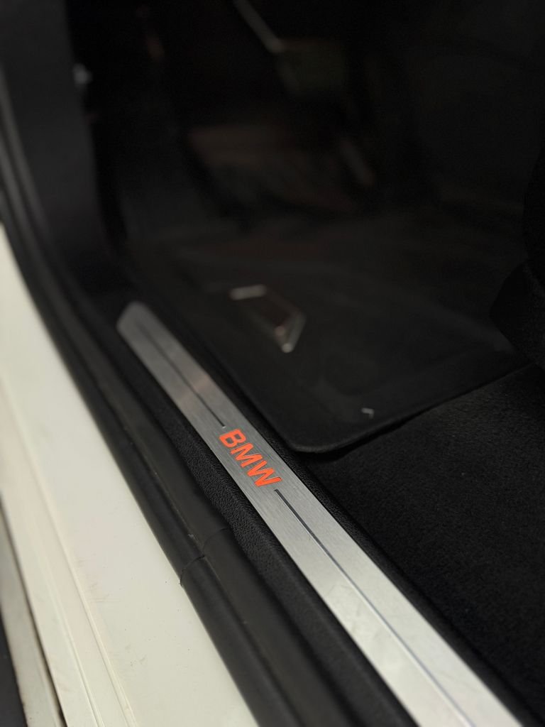 Used 2023 White Metallic BMW xDrive40i image 35