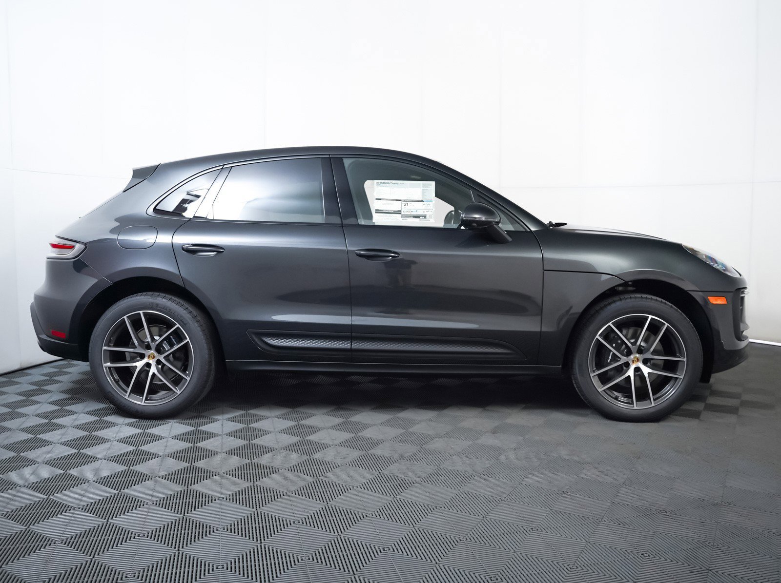 2026 Porsche Macan - Photo 9