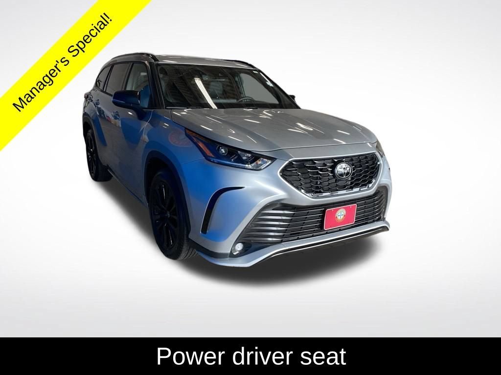 Used 2025 Silver Toyota LE image 14