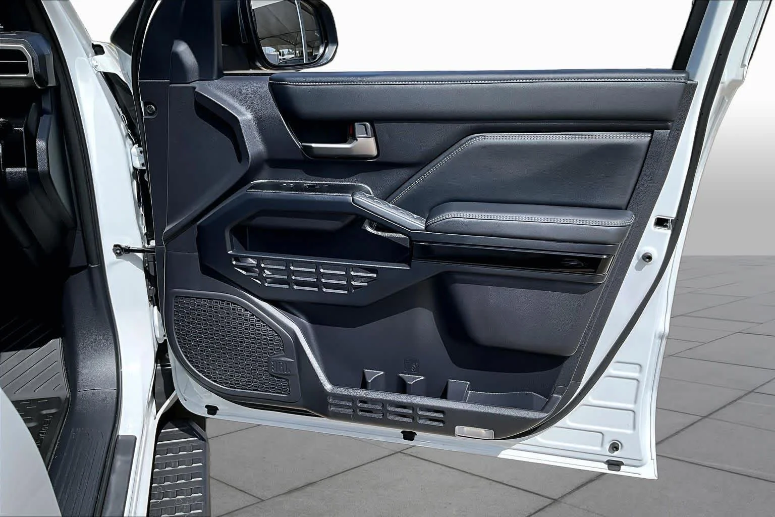 Used 2026 Wind Chill Pearl Toyota Limited image 26