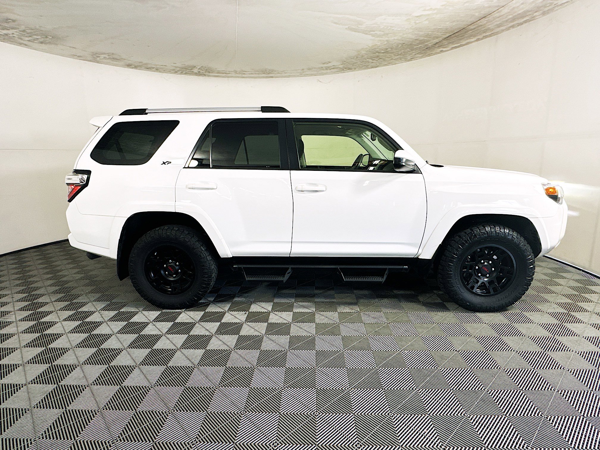 Used 2022 White Toyota SR5 image 2