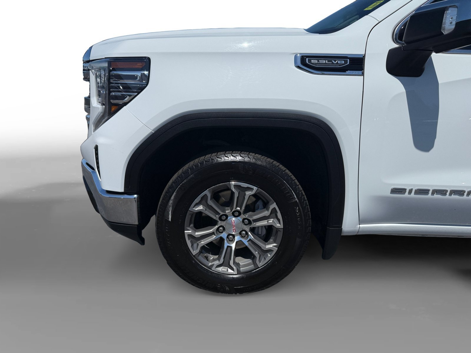 Used 2025 Summit White GMC SLT image 9