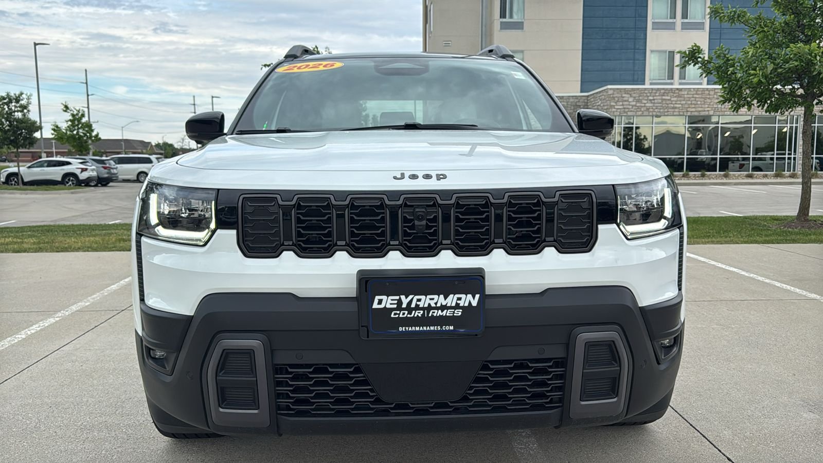 New 2026 Bright White Clear-Coat Exterior Paint Jeep Overland image 4