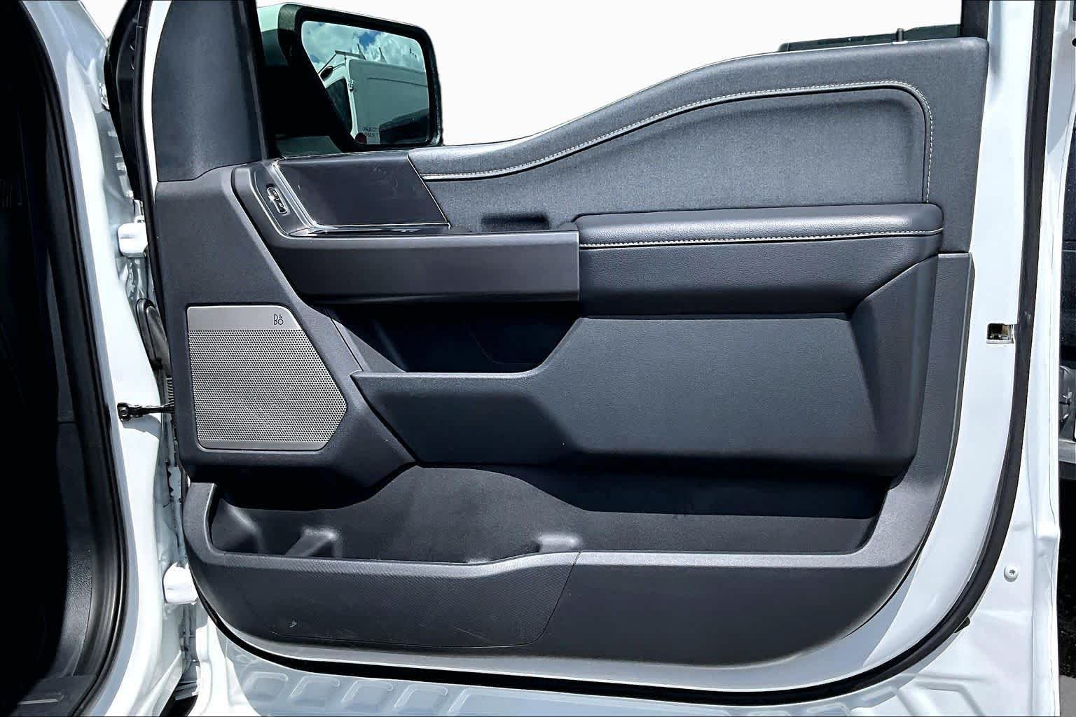 Used 2025 Oxford White Ford LARIAT image 25
