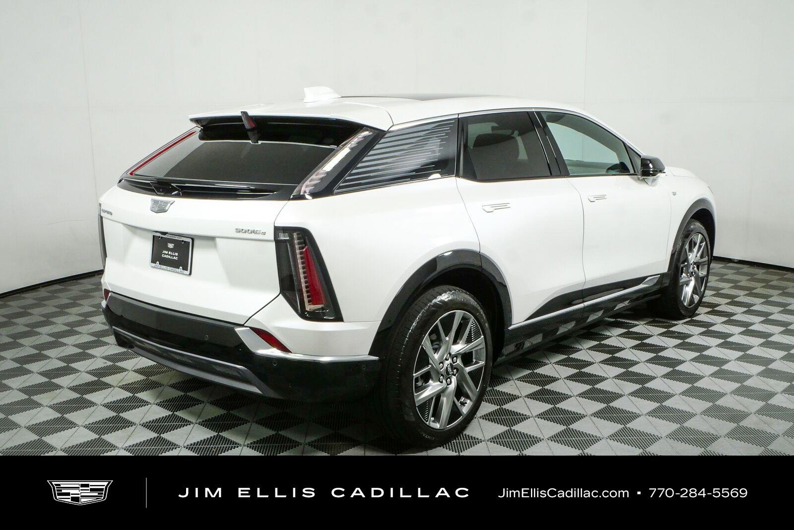 Used 2025 Crystal White Tricoat Cadillac Luxury 1 image 3
