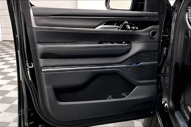 Used 2024 Diamond Black Crystal Pearlcoat Jeep Series II image 20