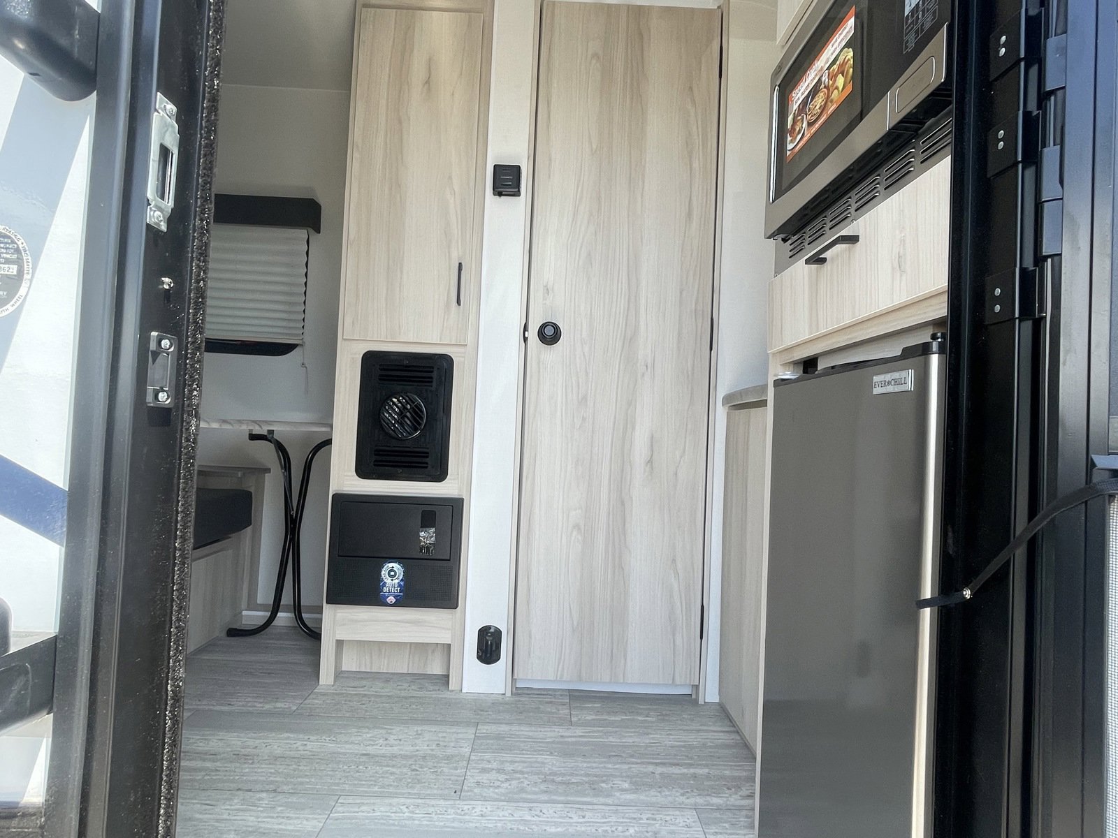 New 2023 Silver Winnebago H1316MB image 6