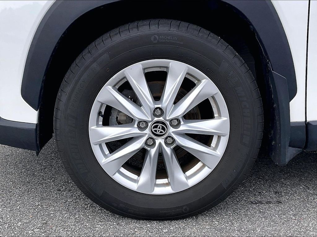 Used 2024 Wind Chill Pearl Toyota LE image 7