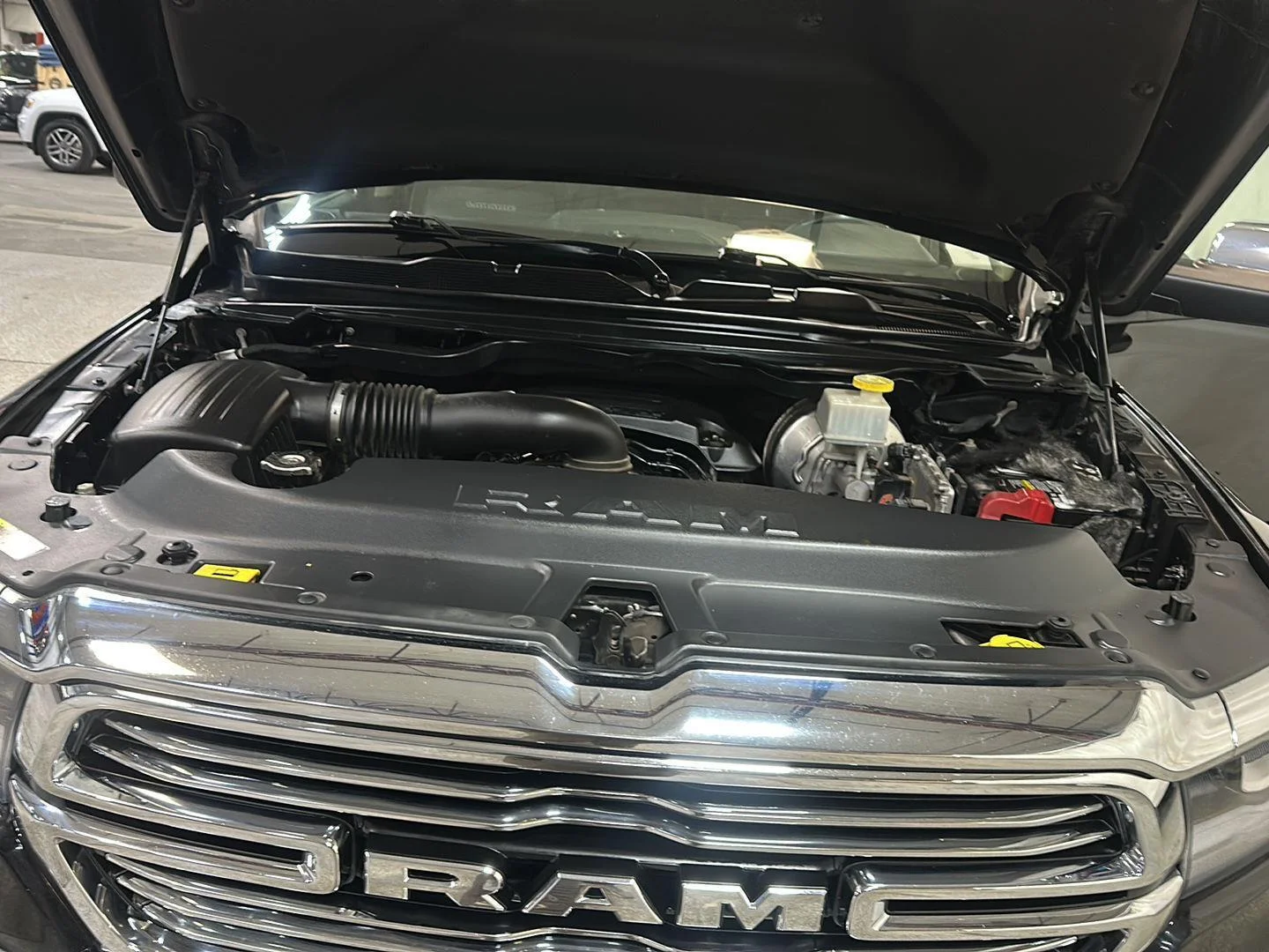 Used 2019 Diamond Black Crystal Pearlcoat Ram Laramie image 15
