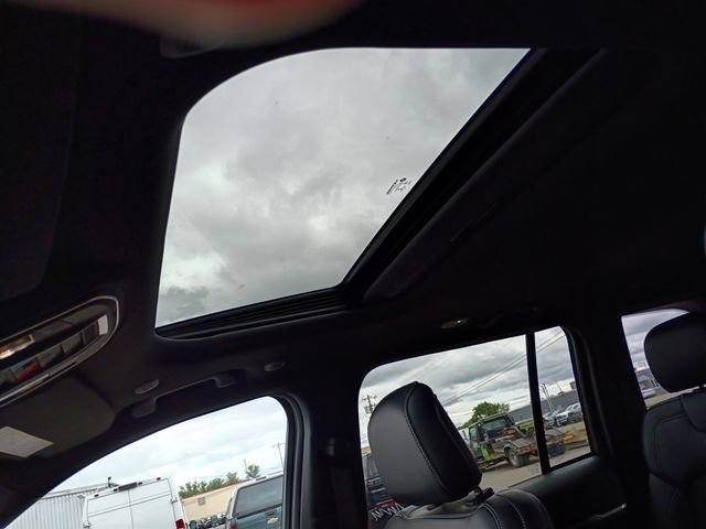 New 2026 Silver Zynith Exterior Paint Jeep Laredo Altitude image 19